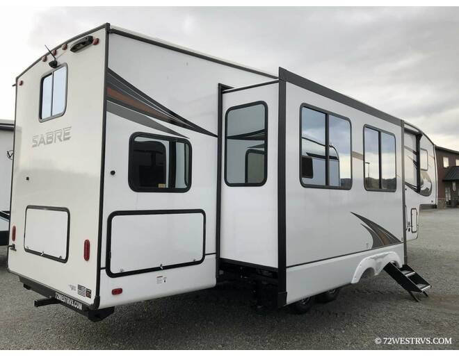 2024 Sabre 32BHT Fifth Wheel at 72 West Motors and RVs STOCK# 113682 Photo 5