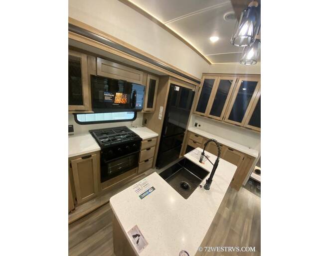 2024 Sabre 32BHT Fifth Wheel at 72 West Motors and RVs STOCK# 113682 Photo 7