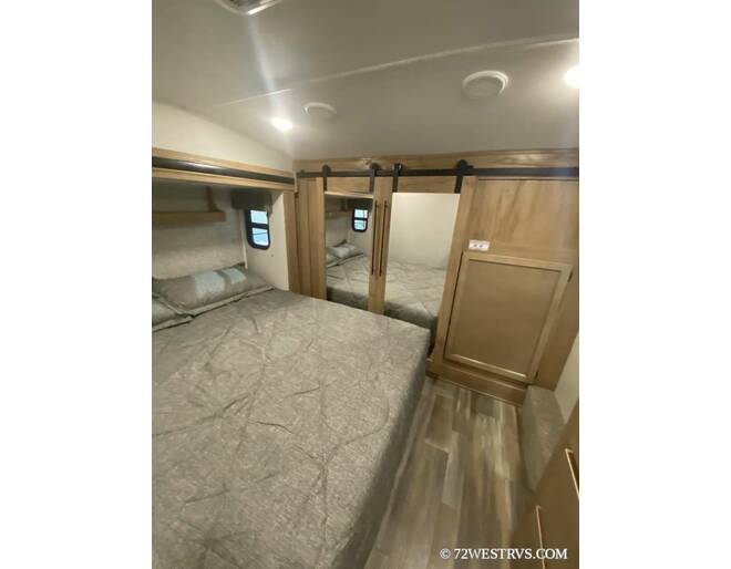 2024 Sabre 32BHT Fifth Wheel at 72 West Motors and RVs STOCK# 113682 Photo 18