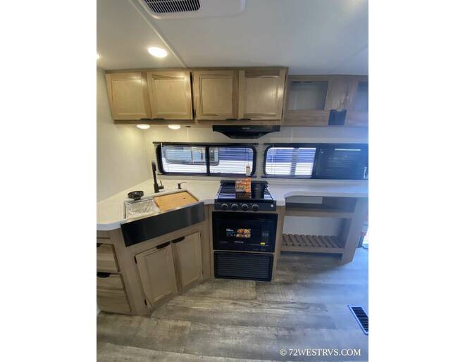 2024 Cherokee Grey Wolf Wolf Den 282DS Travel Trailer at 72 West Motors and RVs STOCK# 162876 Photo 10