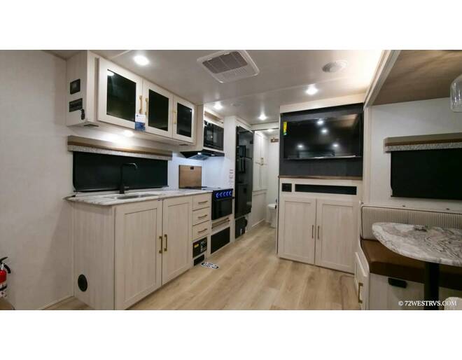 2024 Surveyor Legend 252RBLE Travel Trailer at 72 West Motors and RVs STOCK# 048050 Photo 7