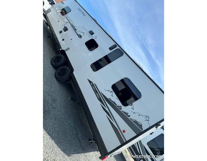 2021 Cherokee Grey Wolf 26MBRRBL Black Label Travel Trailer at 72 West Motors and RVs STOCK# 071419U Photo 4