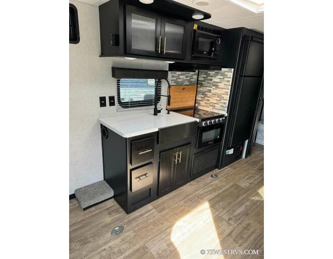 2021 Cherokee Grey Wolf 26MBRRBL Black Label Travel Trailer at 72 West Motors and RVs STOCK# 071419U Photo 6