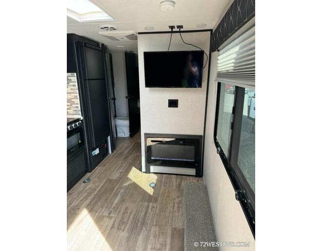 2021 Cherokee Grey Wolf 26MBRRBL Black Label Travel Trailer at 72 West Motors and RVs STOCK# 071419U Photo 7