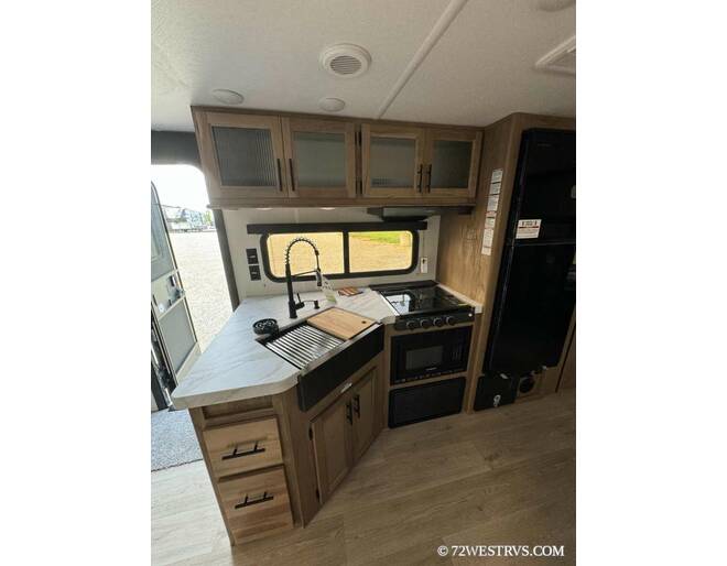 2025 Cherokee Grey Wolf 26DBH Travel Trailer at 72 West Motors and RVs STOCK# 091293 Photo 11