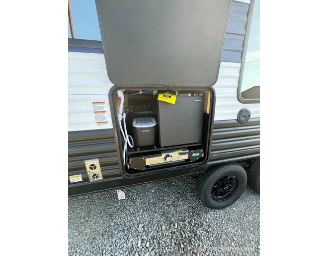 2025 Cherokee Grey Wolf 26SS Travel Trailer at 72 West Motors and RVs STOCK# 164637 Photo 4