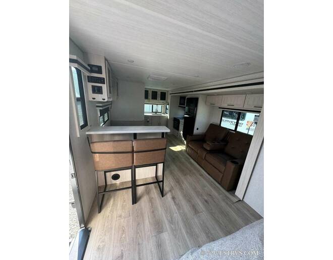 2025 Surveyor Legend 204MKLE Travel Trailer at 72 West Motors and RVs STOCK# 049318 Photo 7