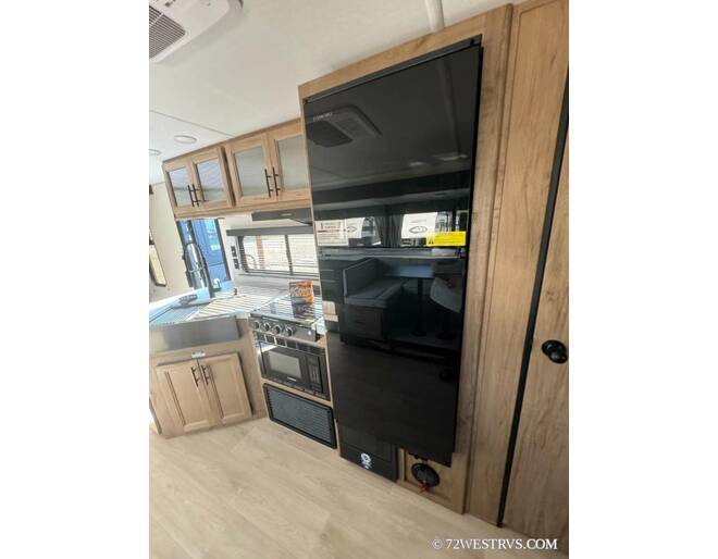 2025 Cherokee Grey Wolf 26DBH Travel Trailer at 72 West Motors and RVs STOCK# 091395 Photo 12