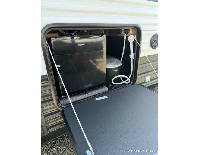 2025 Cherokee Grey Wolf 23MK Travel Trailer at 72 West Motors and RVs STOCK# 091728 Photo 3