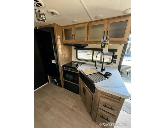 2025 Cherokee Grey Wolf 23MK Travel Trailer at 72 West Motors and RVs STOCK# 091728 Photo 12