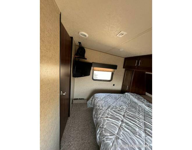 2017 Vengeance Super Sport 314A12 Fifth Wheel at 72 West Motors and RVs STOCK# 209902U Photo 16