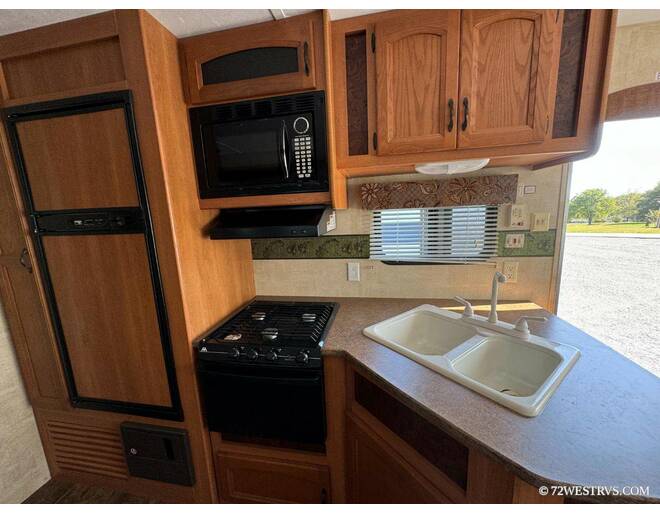 2011 Keystone Hideout 26RLS Travel Trailer at 72 West Motors and RVs STOCK# 202124U Photo 10