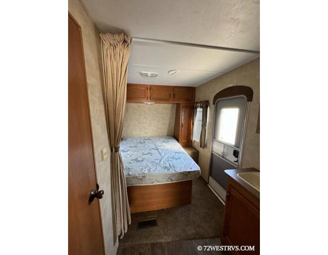 2011 Keystone Hideout 26RLS Travel Trailer at 72 West Motors and RVs STOCK# 202124U Photo 11