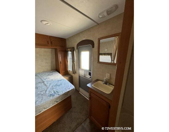 2011 Keystone Hideout 26RLS Travel Trailer at 72 West Motors and RVs STOCK# 202124U Photo 12