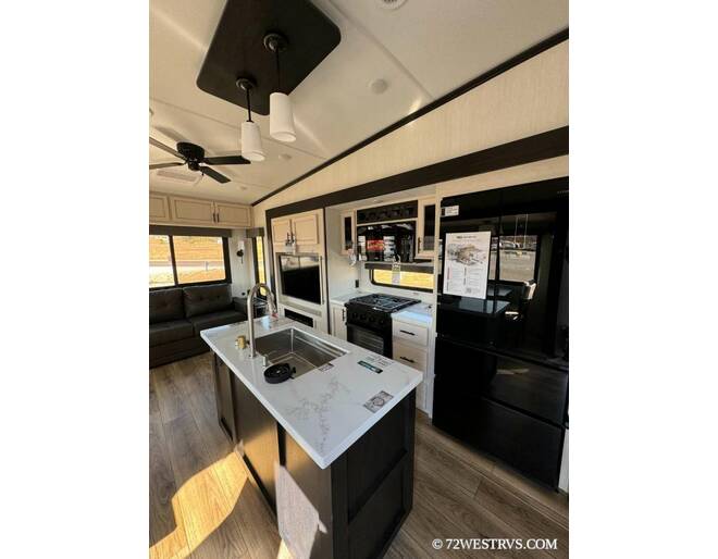 2025 Sabre 32GKS Fifth Wheel at 72 West Motors and RVs STOCK# 114985 Photo 7