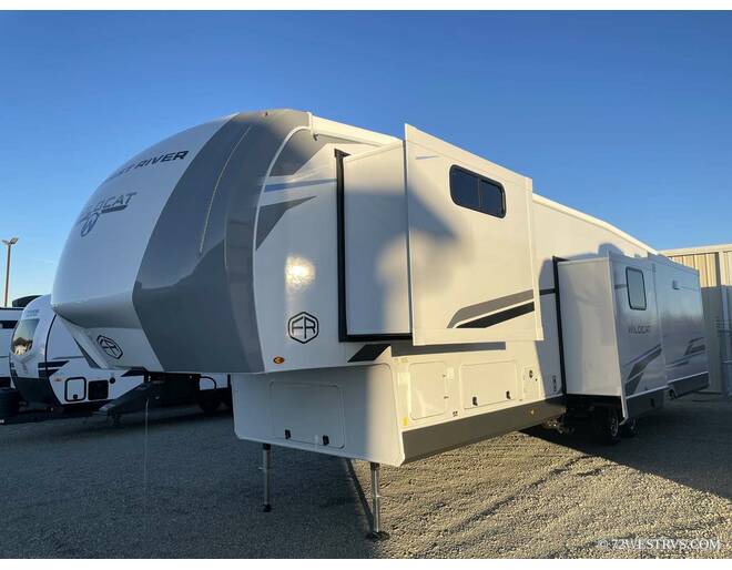 2025 Wildcat 36MB Fifth Wheel at 72 West Motors and RVs STOCK# 005169 Photo 3